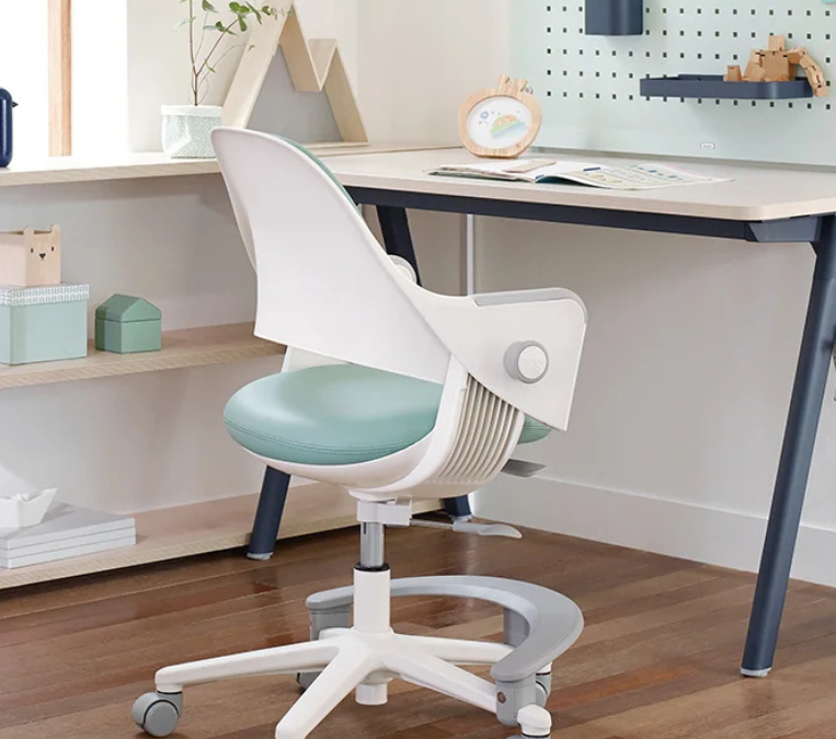 Ringo: The Ergonomic Chair that Grows with Your Child
